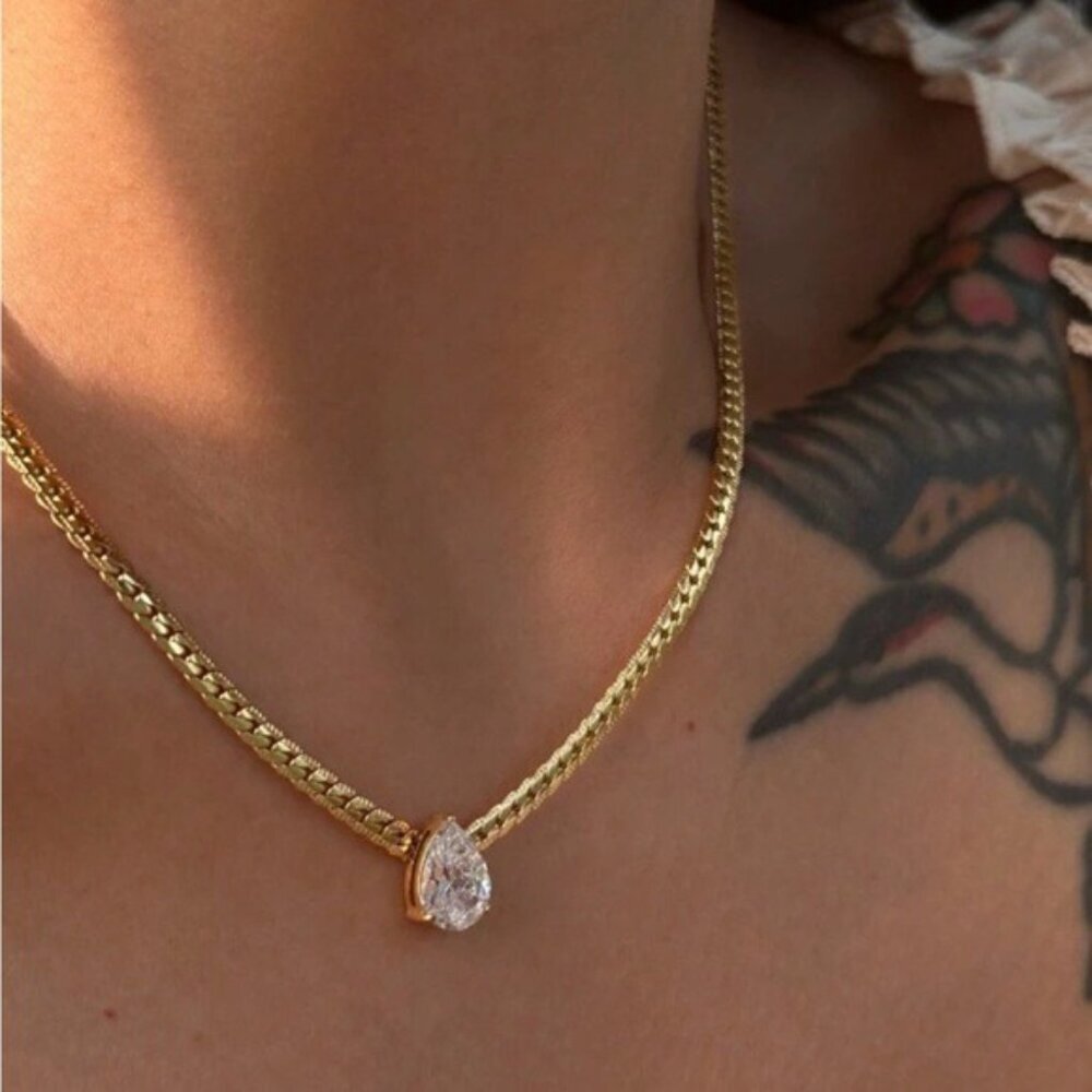 18k Gold Plated Choker Necklace with Sparkling Gemstone Pendant Stainless Steel